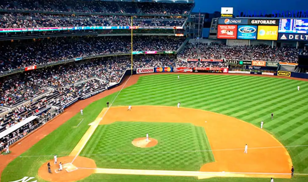 Desliza las imágenes para ver cómo luce el estadio donde Adam Sandler filmó la comedia Anger Management. Foto: captura de Google Maps