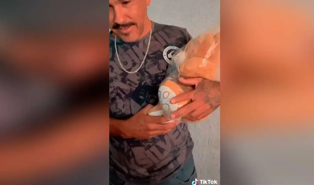 Desliza las imágenes para ver la emotiva reacción de este hombre al volver a escuchar la voz de su padre. Foto: captura de TikTok/@iamcamilagmz
