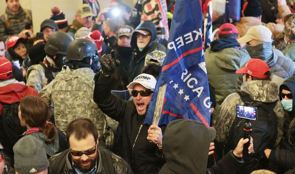 Seguidores de Donald Trump se reunieron dentro del edificio del Capitolio de los Estados Unidos. Foto: AFP