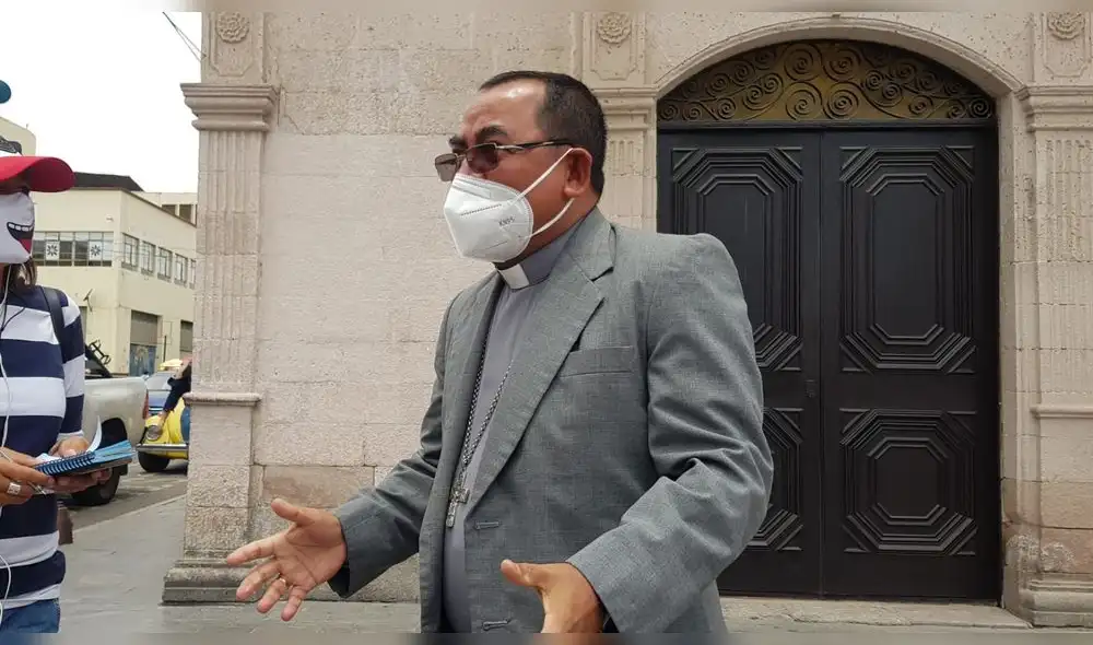 El obispo Marco Antonio Cortez Lara informó que las misas presenciales retornaron con el 30% de aforo. Foto: La República