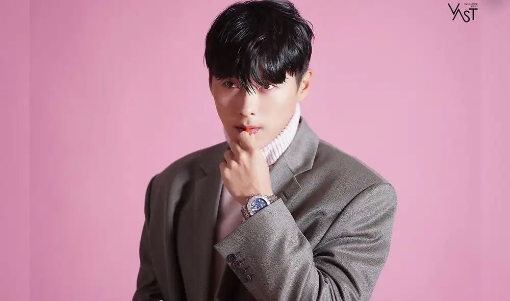 Hyun Bin en detrás de escena de sesión para Esquire Korea. Foto: VAST