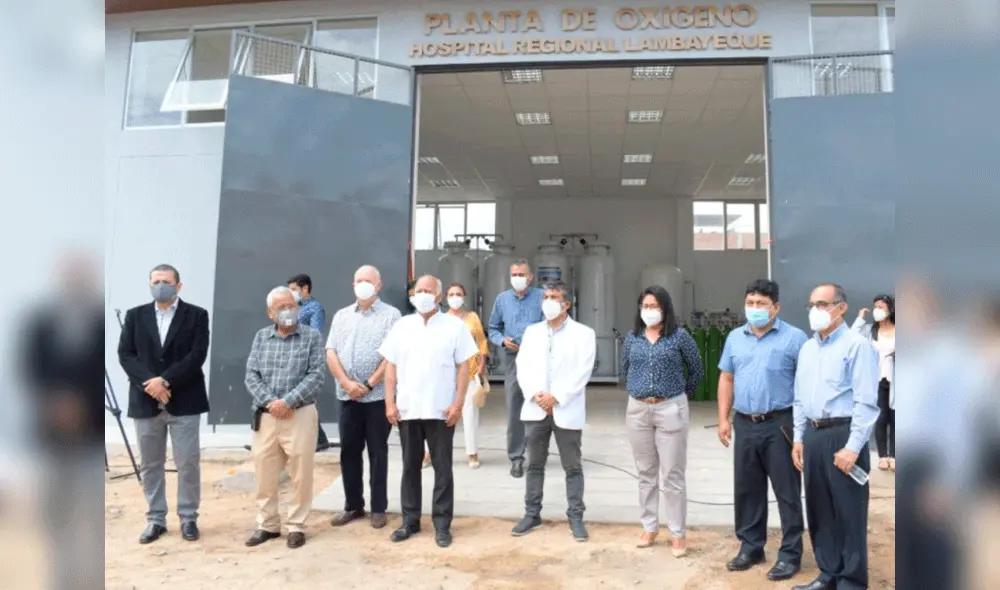 Las autoridades regionales resaltaron el funcionamiento de la planta de oxígeno. Foto: Hospital Regional Lambayeque