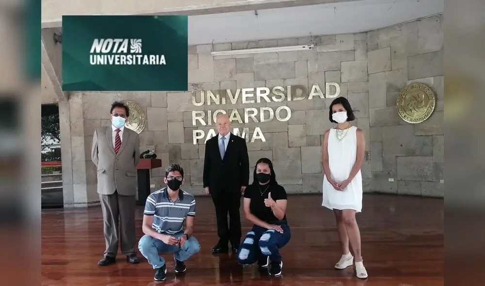 El rector Iván Rodríguez Chávez (centro) y José Castro Machado (izquierda) junto a los conductores de "Nota Universitaria". El rector Iván Rodríguez Chávez (centro) y José Castro Machado (izquierda) junto a los conductores de "Nota Universitaria".