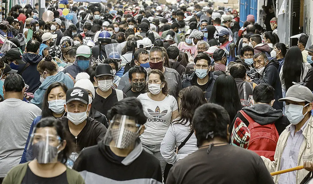 Tumulto. El aumento de casos de las últimas semanas se debería al relajamiento de las medidas, señalan los expertos. Foto: Antonio Melgarejo/La República