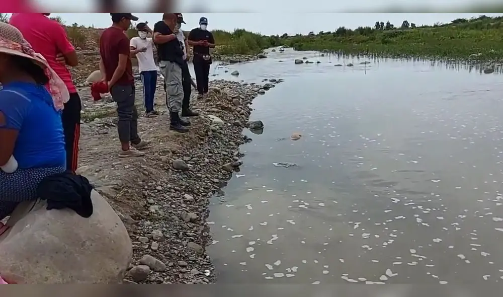 Familiares esperaron al grupo de rescate para poder sacar el cuerpo. Foto: captura Ke Buena