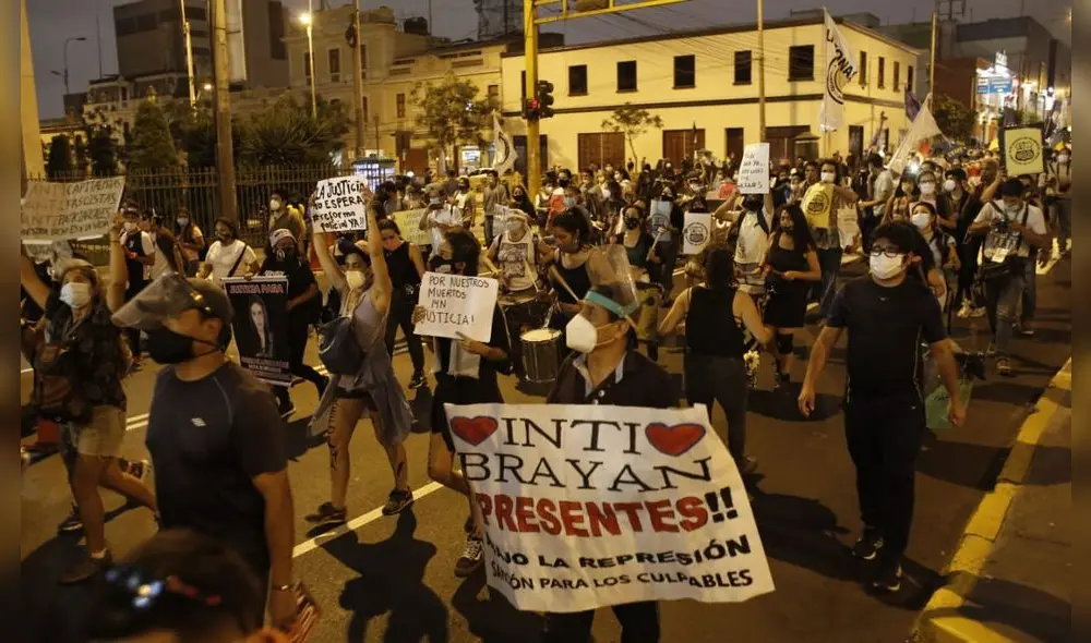 Manifestantes recorren las principales calles del Centro Histórico. Foto: Antonio Melgarejo/La República
