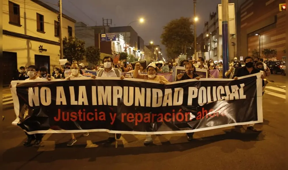 Familiares de víctimas de la represión policial marchan por justicia. Foto: Antonio Melgarejo / La República Familiares de víctimas de la represión policial marchan por justicia. Foto: Antonio Melgarejo / La República