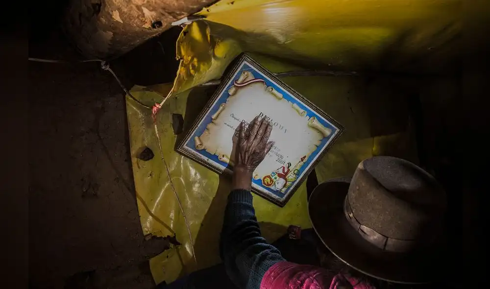 "Jesusa" muestra sus recuerdos. Uno de sus hijos, mochilero, murió baleado.
Otros dos están en la cárcel por tráfico de drogas.