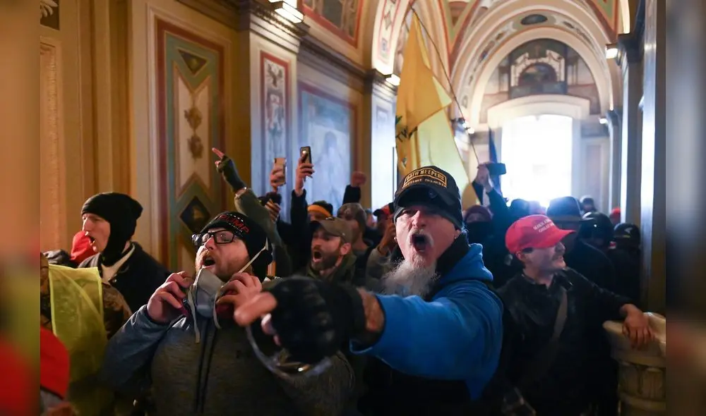La turba que tomó el Capitolio estuvo integrada por radicales de derecha,
supremacistas blancos y neonazis.