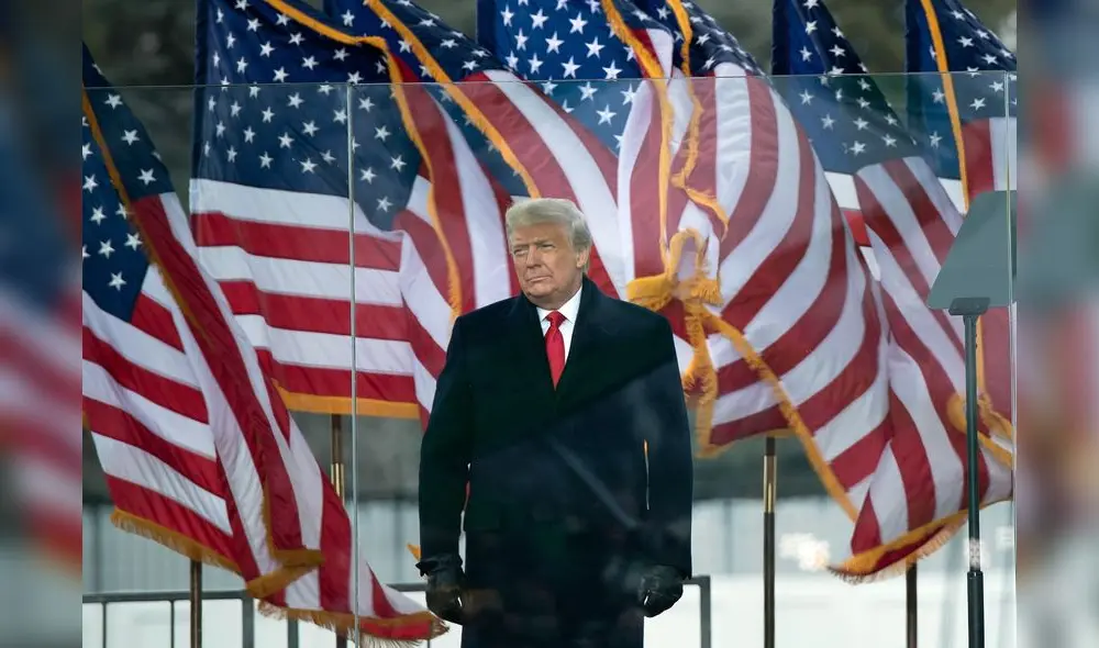 Trump lideró el mitin previo al asalto del
miércoles. Prometió “caminar con los manifestantes” pero no lo hizo. Trump lideró el mitin previo al asalto del
miércoles. Prometió “caminar con los manifestantes” pero no lo hizo.