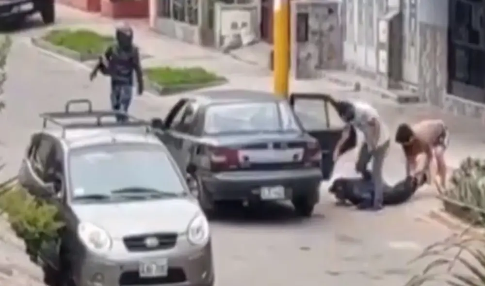 Auto plomo donde se movilizaba herido que huyó pertenece a una familia del Callao, según la Policía. Foto: captura de Latina Noticias Auto plomo donde se movilizaba herido que huyó pertenece a una familia del Callao, según la Policía. Foto: captura de Latina Noticias