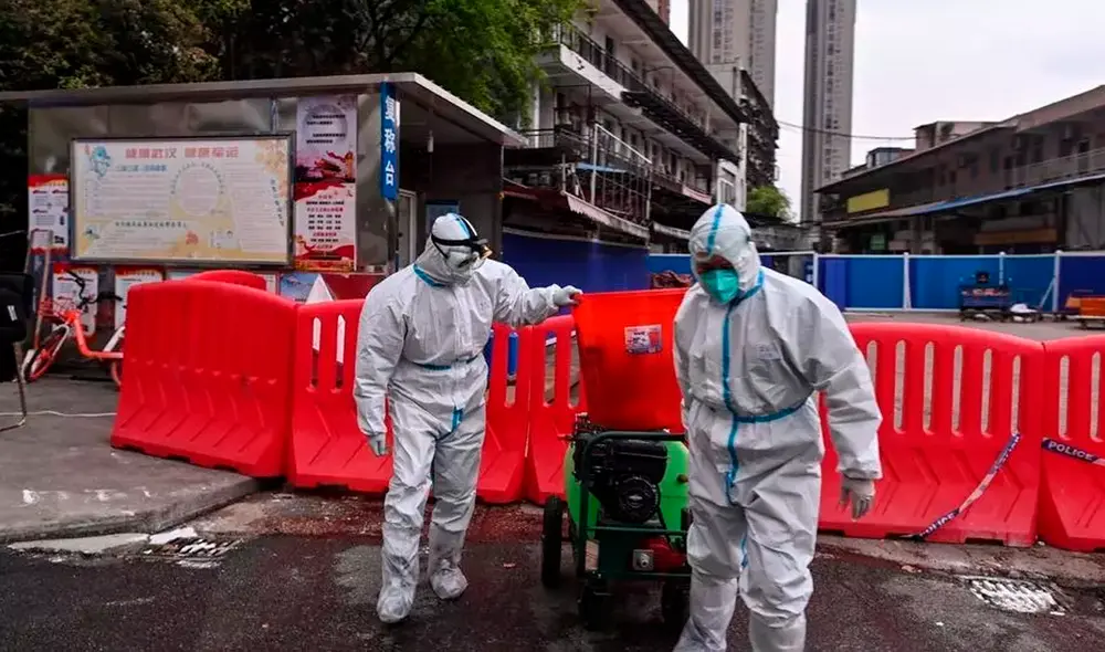 Las autoridades de Wuhan intentaron tapar el brote en un primer momento y después malgastó unas semanas preciosas negando la transmisión entre humanos. Foto: AFP Las autoridades de Wuhan intentaron tapar el brote en un primer momento y después malgastó unas semanas preciosas negando la transmisión entre humanos. Foto: AFP