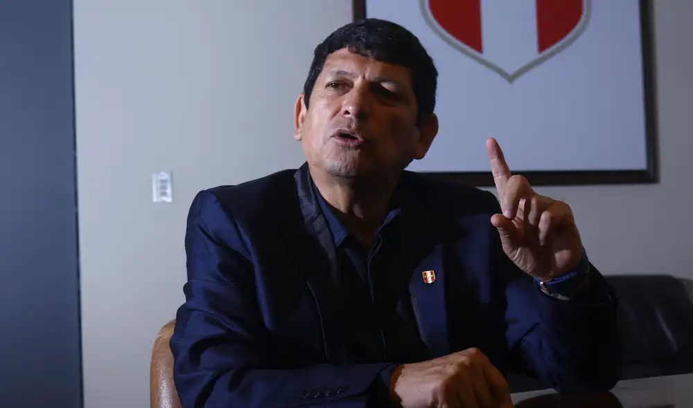Agustín Lozano presidirá la FPF hasta el 2022. Foto: La República