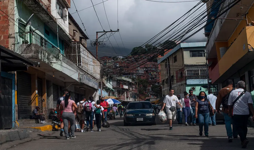 El Monedero Patria es constantemente revisado por la población en Venezuela ante la grave crisis económica. Foto: AFP El Monedero Patria es constantemente revisado por la población en Venezuela ante la grave crisis económica. Foto: AFP