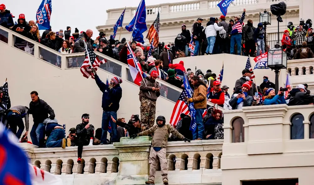 Según el FBI, un grupo armado prepara un “gran levantamiento” en caso de que Trump sea destituido, mediante la invocación de la enmienda 25 de la Constitución. Foto: AFP