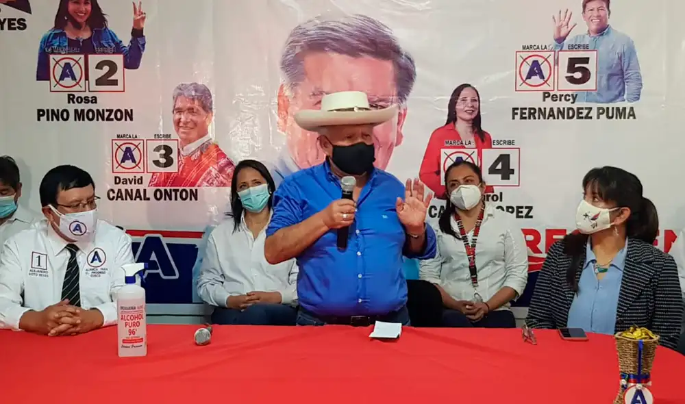 Acuña presentó a sus seis candidatos al Congreso por Cusco. Foto: La República