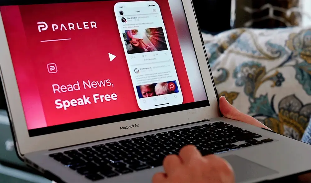 El director ejecutivo de Parler alegó que Google, Amazon y otras empresas libraban una "guerra contra la libertad de expresión". Foto: AFP