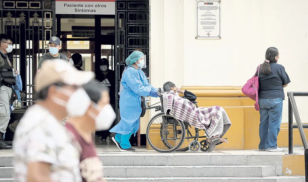 Crisis. La búsqueda de camas UCI en Lima es una odisea. La lista de espera crece cada día. Foto: Antonio Melgarejo/La República