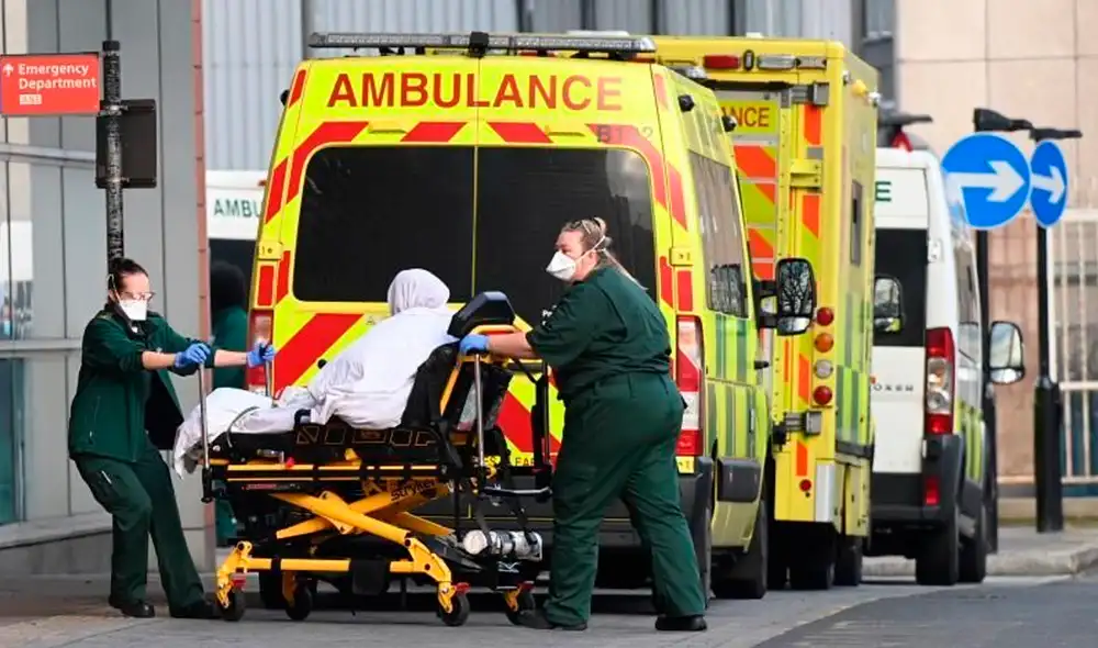 Los expertos advierten de que la situación puede empeorar por el incremento de los fallecimientos de la COVID-19 a causa de la propagación de una nueva variante del coronavirus. Foto: EFE