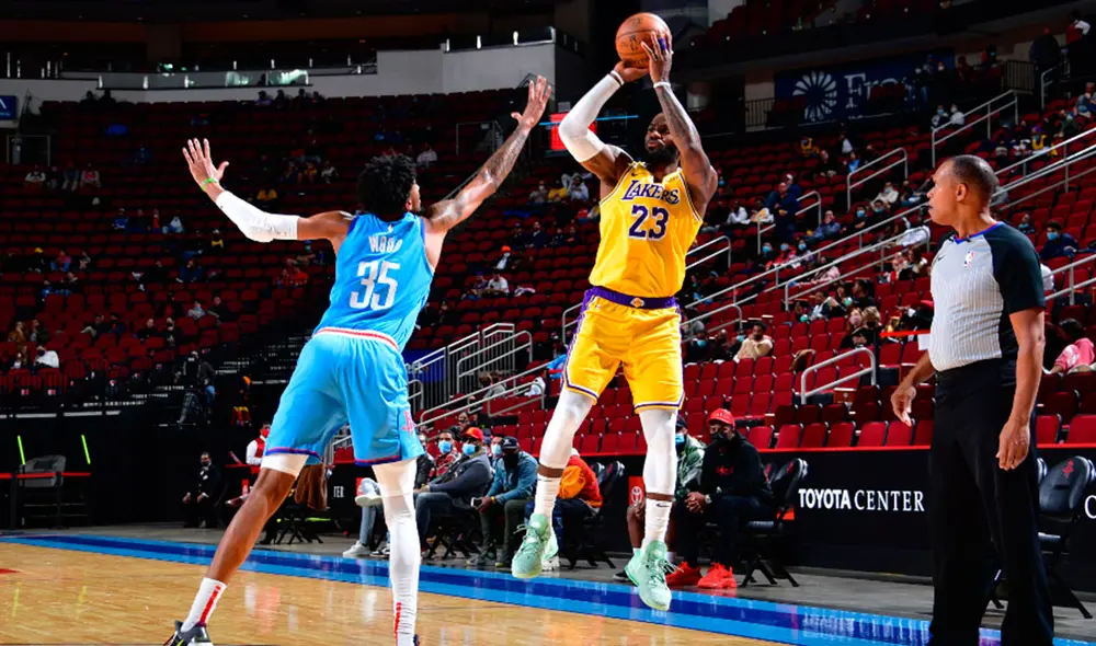 Con una soberbia actuación de LeBron James, Los Angeles Lakers vencieron a los Houston Rockets por la Conferencia Oeste de la NBA 2021. Foto: AFP