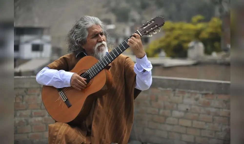 El maestro ayacuchano Manuelcha Prado ha establecido un estilo en la guitarra andina peruana.