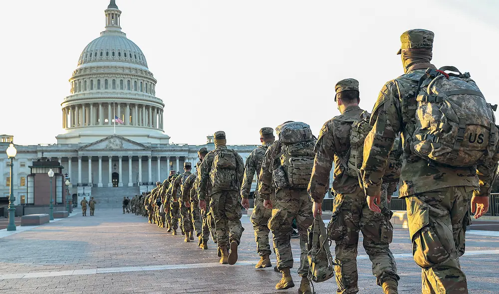 Vigilancia. La seguridad en los capitolios de los 50 estados de EE. UU. se ha reforzado fuertemente en la medida en que se da inicio a la nueva legislatura en muchos de ellos y hay amenazas en las redes sociales. Foto: AFP