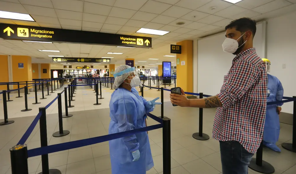 Ejecutivo reiteró que la prohibición de vuelos procedentes de Europa sigue vigente. Foto: La República Ejecutivo reiteró que la prohibición de vuelos procedentes de Europa sigue vigente. Foto: La República