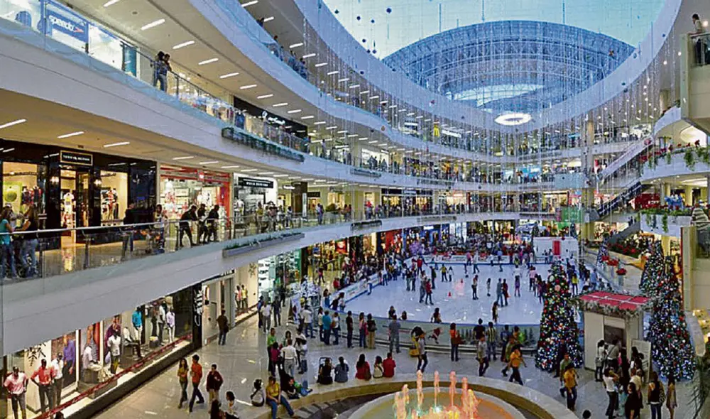 Mall. La alta asistencia del público a los centros comerciales en diciembre gatilló la segunda ola de contagios. Foto: difusión Mall. La alta asistencia del público a los centros comerciales en diciembre gatilló la segunda ola de contagios. Foto: difusión