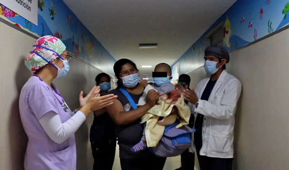 El menor pudo volver con su familia tras la operación. Foto: Difusión El menor pudo volver con su familia tras la operación. Foto: Difusión