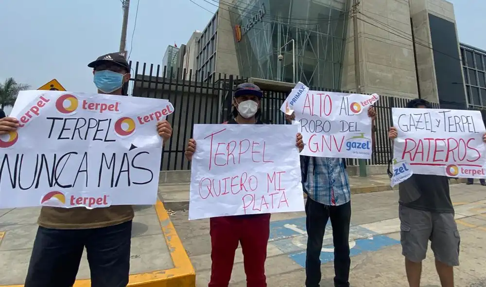 Ciudadanos afectados exigen respuestas. Foto: Raúl Egusquiza / URPI-GLR