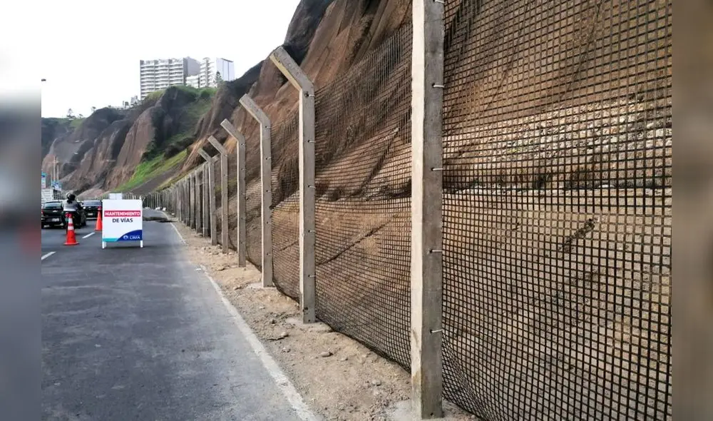 La estructura se colocó en tramos donde no había protección; además, en zonas más vulnerables se instaló un doble refuerzo. Foto: MML
