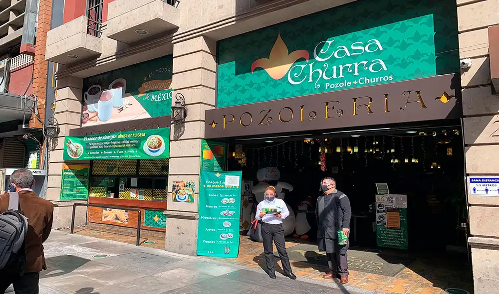 El Gobierno de la Ciudad de México cedió a la presión del gremio de los restaurantes, que podrán reabrir el próximo lunes tras un mes de cierre y pese al nuevo pico de la pandemia de COVID-19. Foto: EFE