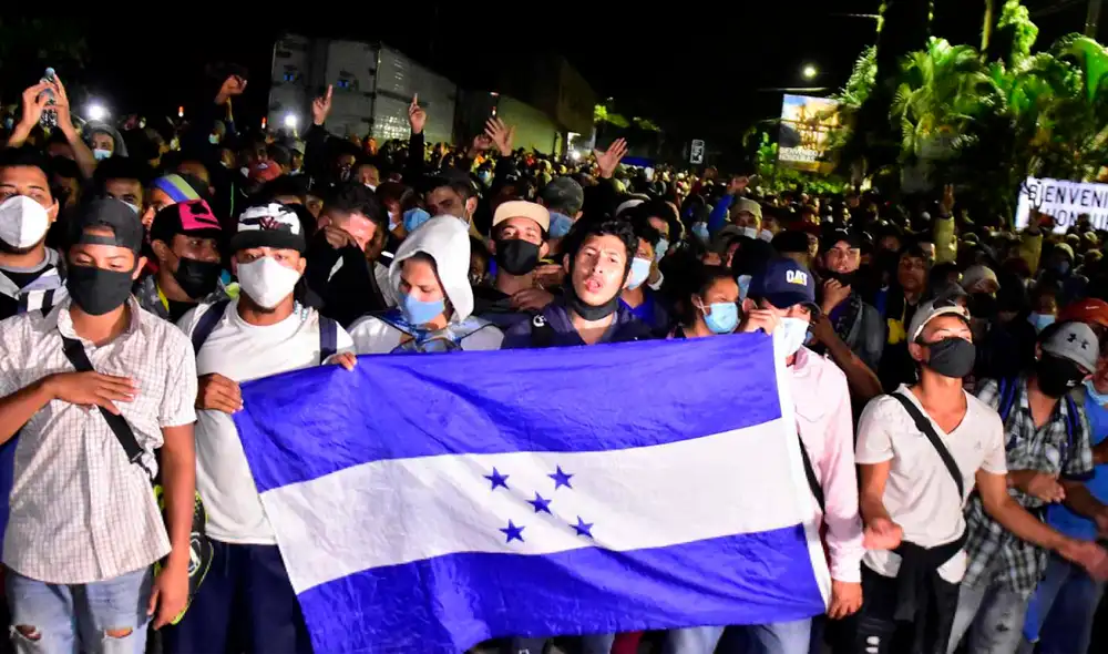 La caravana migrante avanza actualmente sobre el departamento de Chiquimula para trazar una ruta a México, en primer lugar, y posteriormente a EE. UU. Foto: EFE