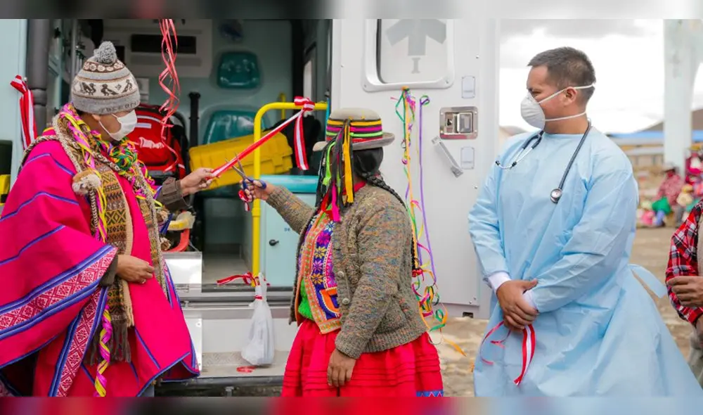 El anuncio se hizo durante la entrega de una ambulancia al anexo del Tolconi perteneciente al distrito de Chachas. Foto: Gobierno Regional de Arequipa