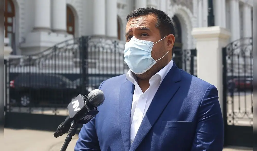 Salinas acotó que bancada también debe intentar acercarse a la población joven. Foto: La República Salinas acotó que bancada también debe intentar acercarse a la población joven. Foto: La República