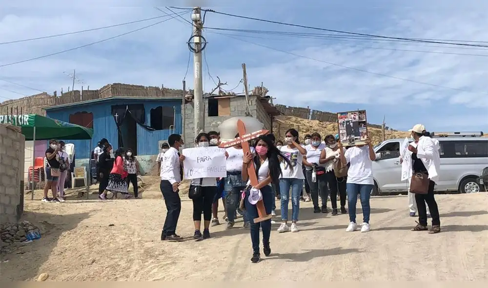 Familiares y amigos de adolescente esperan que la justicia opere con prontitud. Foto: Fredy Ramos Familiares y amigos de adolescente esperan que la justicia opere con prontitud. Foto: Fredy Ramos