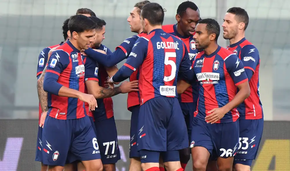 Nwankwo marcó el segundo para Crotone. Foto: EFE