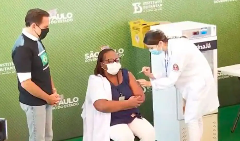 El antídoto contra la COVID-19, desarrollado por el laboratorio chino Sinovac, fue aplicado minutos después de que se aprobara su uso de emergencia. Foto: CNN El antídoto contra la COVID-19, desarrollado por el laboratorio chino Sinovac, fue aplicado minutos después de que se aprobara su uso de emergencia. Foto: CNN