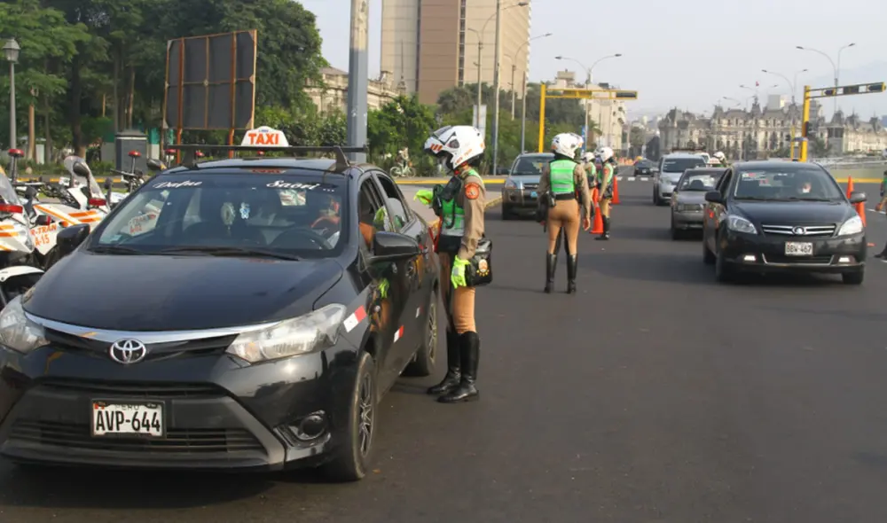Uno de los puntos donde la Policía hace constante control es el óvalo de la avenida Grau, en el centro de Lima. Foto: Luis Jiménez / La República