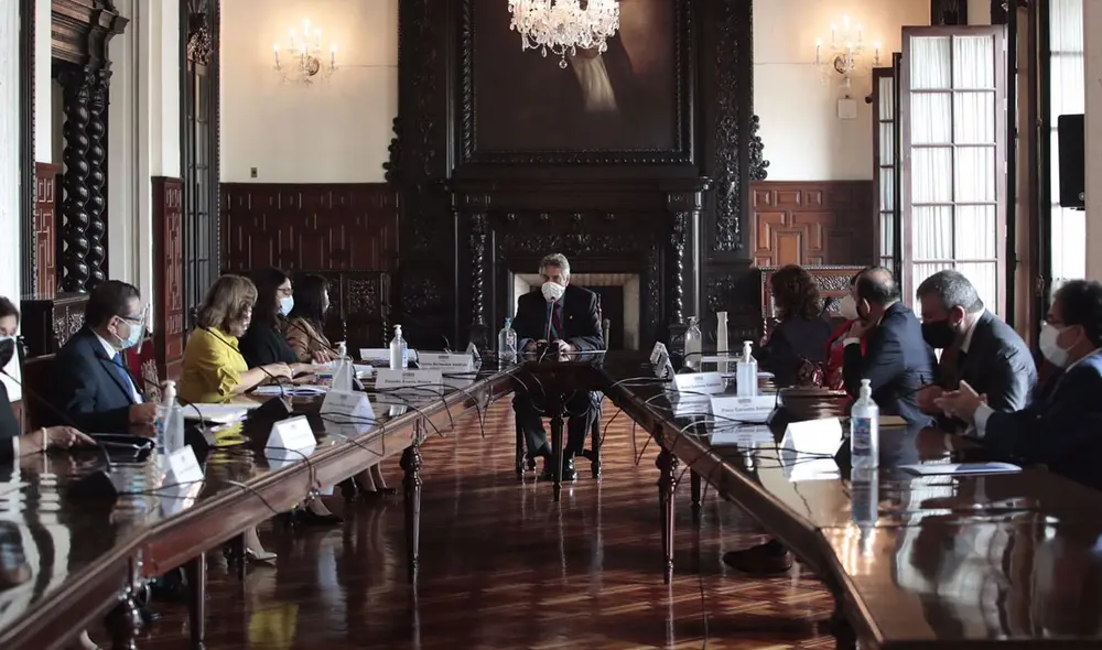 La reunión tuvo como fin plantear medidas de bioseguridad para las actividades proselitistas de cara a las elecciones del 11 de abril. Foto: Presidencia La reunión tuvo como fin plantear medidas de bioseguridad para las actividades proselitistas de cara a las elecciones del 11 de abril. Foto: Presidencia