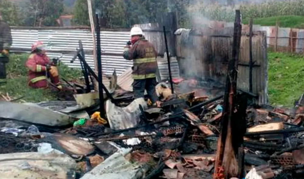 Ancianos vendía canastitas en la calle. Foto: Difusión Ancianos vendía canastitas en la calle. Foto: Difusión