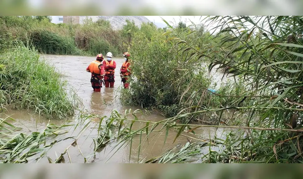 El cuerpo estaba atrapado en medio de matorrales del río Moche. Foto: cortesía El cuerpo estaba atrapado en medio de matorrales del río Moche. Foto: cortesía