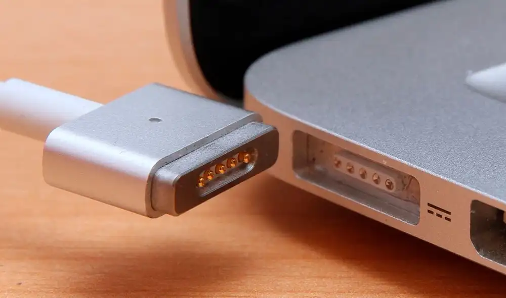 Más puertos, sin Touch Bar y el regreso de los conectores magnéticos. Así serían las nuevas MacBook para este año. Foto: YouTube/tbonepearson