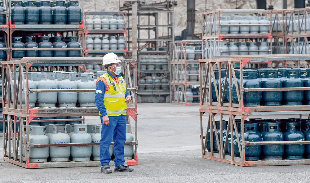 Más caros. Balones de gas licuado de petróleo (GLP) de 10 kilos en una planta envasadora. Foto: difusión