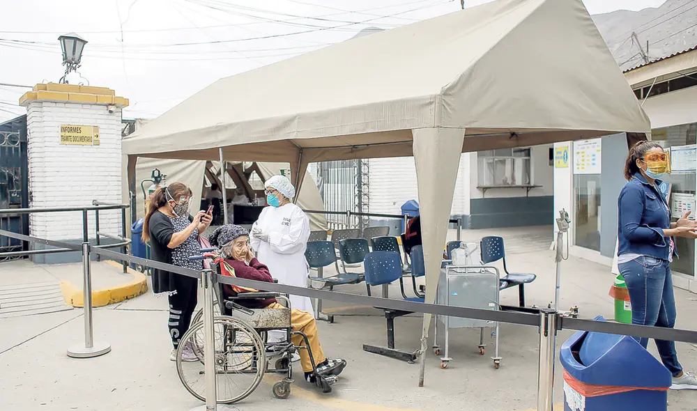 Emergencia. Las proyecciones de noviembre parecen cumplirse: ya no quedan camas UCI. Foto: Antonio Melgarejo/La República Emergencia. Las proyecciones de noviembre parecen cumplirse: ya no quedan camas UCI. Foto: Antonio Melgarejo/La República