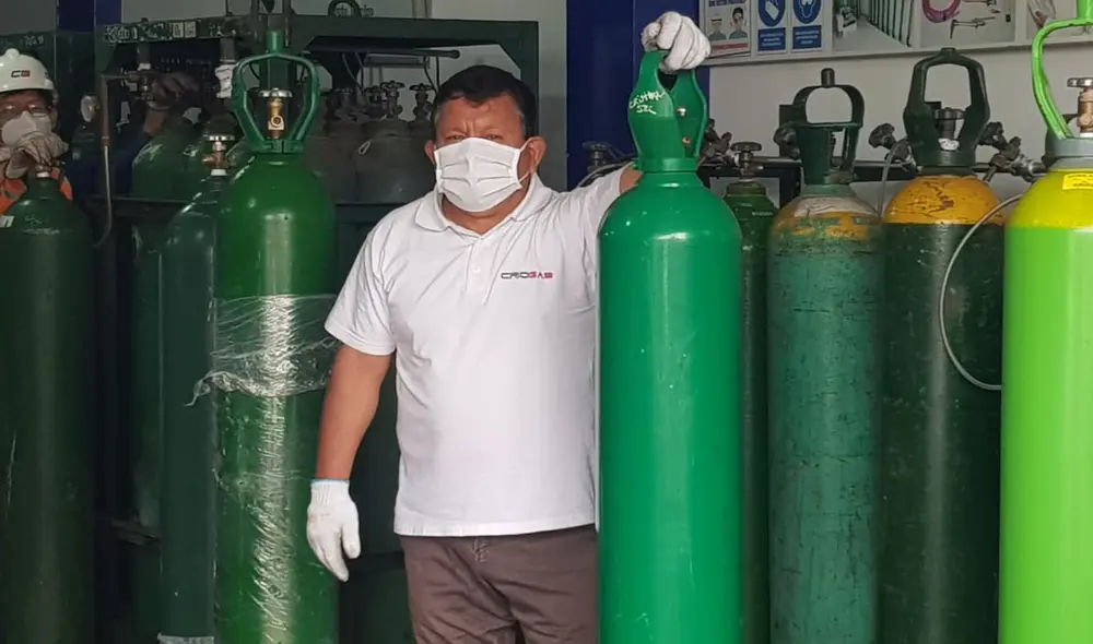 Luis Barsallo continúa abasteciendo con oxígeno a decenas de personas en el Callao. Foto: Jessica Merino / URPI-GLR