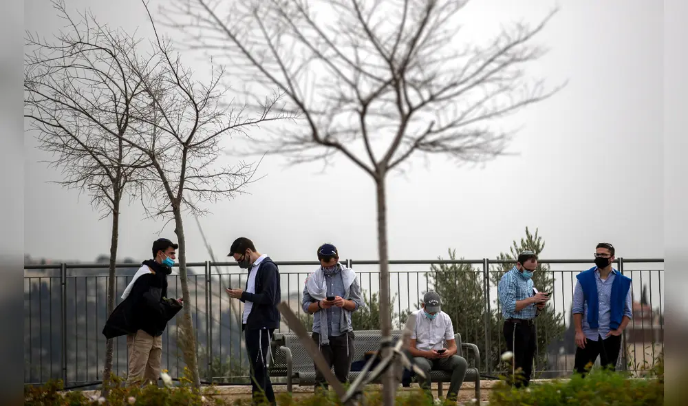 Las autoridades sanitarias mencionaron que más de dos millones de pobladores ya recibieron la primera dosis contra el coronavirus. Foto: EFE/ATEF SAFADI Las autoridades sanitarias mencionaron que más de dos millones de pobladores ya recibieron la primera dosis contra el coronavirus. Foto: EFE/ATEF SAFADI