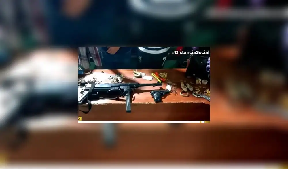 Las armas eran de plástico. Foto: captura de pantalla América Noticias Las armas eran de plástico. Foto: captura de pantalla América Noticias