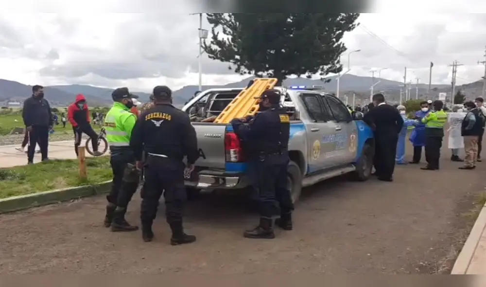 Al lugar llegaron efectivos de la Policía Nacional para el levantamiento de los cuerpos. Foto: La República.
