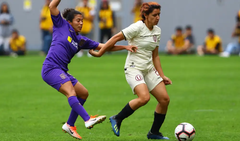 Cindy Novoa fue elegida la mejor futbolista del campeonato femenino en la temporada 2020. Foto: GLR